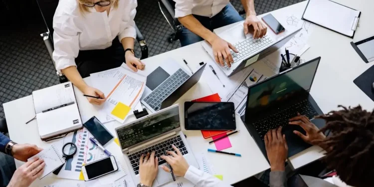 Afinal, os jovens são os que mais resistem ao uso de IA nas empresas