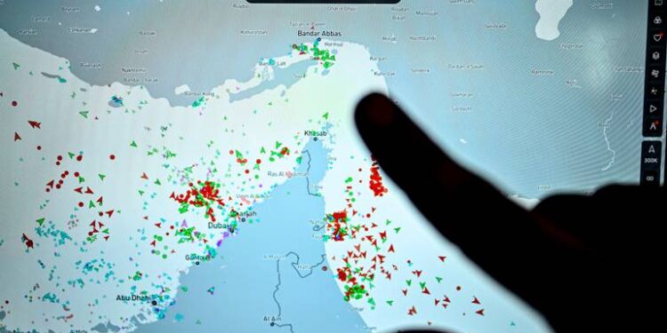 Ormuz reabriu, mas bloqueio dos EUA continua