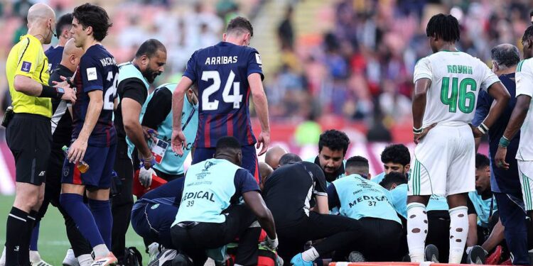 Agressões e jogador em estado crítico após violento pontapé na cabeça: a noite caótica na Liga dos Campeões asiática