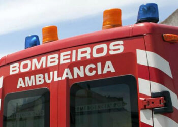 Acidente na Avenida Marginal faz três feridos graves e corta trânsito no sentido Lisboa-Cascais