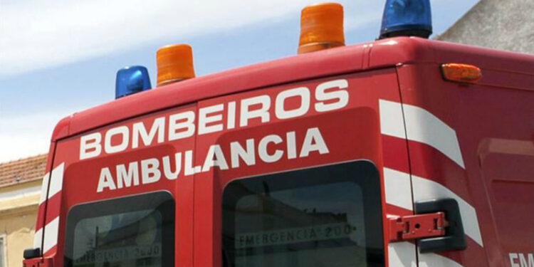 Acidente na Avenida Marginal faz três feridos graves e corta trânsito no sentido Lisboa-Cascais