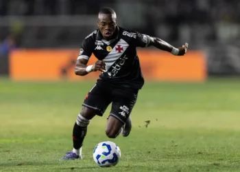 Vasco vence o São Paulo de virada e sobe na tabela do Brasileirão