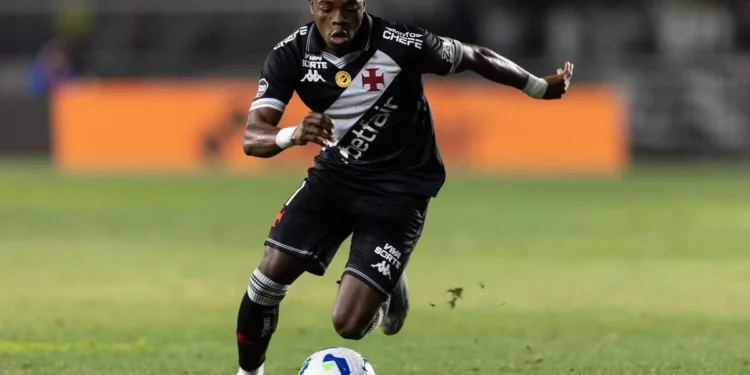 Vasco vence o São Paulo de virada e sobe na tabela do Brasileirão