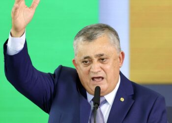 Terceiro chefe da SRI, Guimarães busca destravar Messias e pauta da 6×1