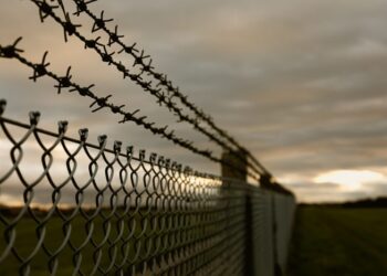 Condado de Orange avalia romper acordo com imigração após prejuízo milionário