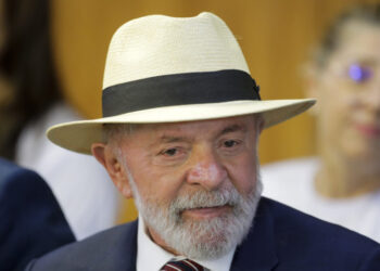 Lula usará curativo e chapéu por 1 mês após cirurgia, diz Kalil