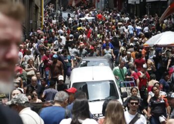 IBGE diz que Brasil tem quase 220 milhões de habitantes. Veja números de Cotia