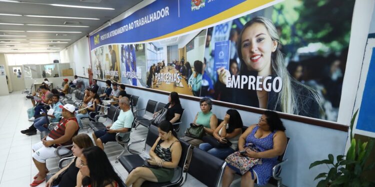 PAT de São José oferece mais de 500 vagas de emprego na segunda (27)