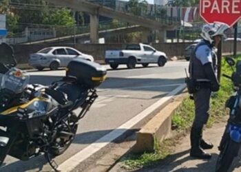 Bandido é preso com moto roubada na Granja Viana