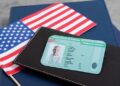 trump-manda-revisar-green-cards-concedidos-por-biden-e-alerta-imigrantes-legais