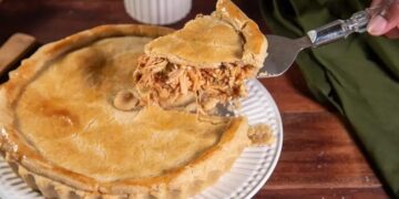 Receita: Empadão de frango de padaria
