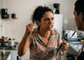 Justiça de Cotia proíbe mulher de fazer escândalo, sob pena de multa