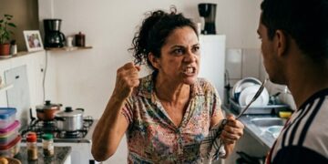 Justiça de Cotia proíbe mulher de fazer escândalo, sob pena de multa
