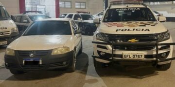 No limite de Itapevi com Cotia, criminoso é preso com carro furtado