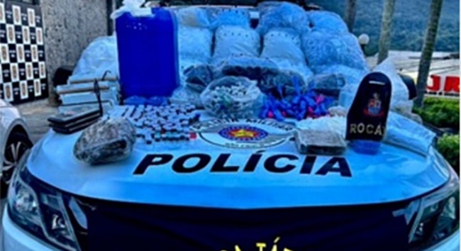 PM de Cotia apreende grande quantidade de drogas no Morro do Macaco
